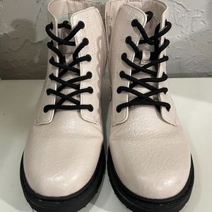 Art Class Kids size SZ 5 Light Pink/Cream Combat Boots